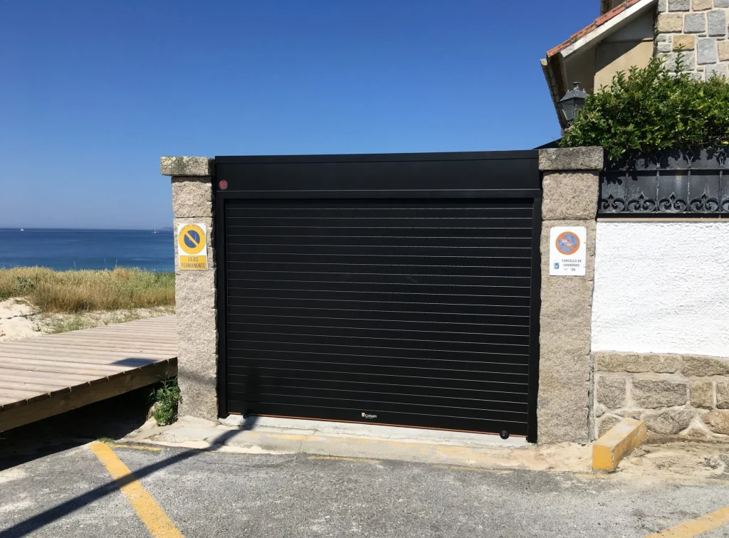 IMG 7756 scaled 1 1024x756 - Instalación y Reparación Puertas de Garaje Enrollables