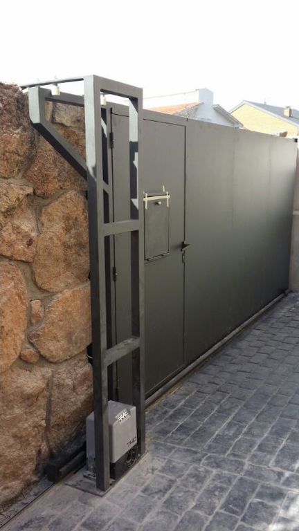 corredera - Instalación y Reparación Puertas de Garaje Batientes