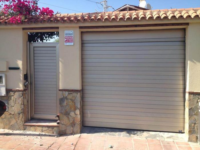 puertas enrollables de aluminio e1513507009770 - Instalación y Reparación Puertas de Garaje Enrollables